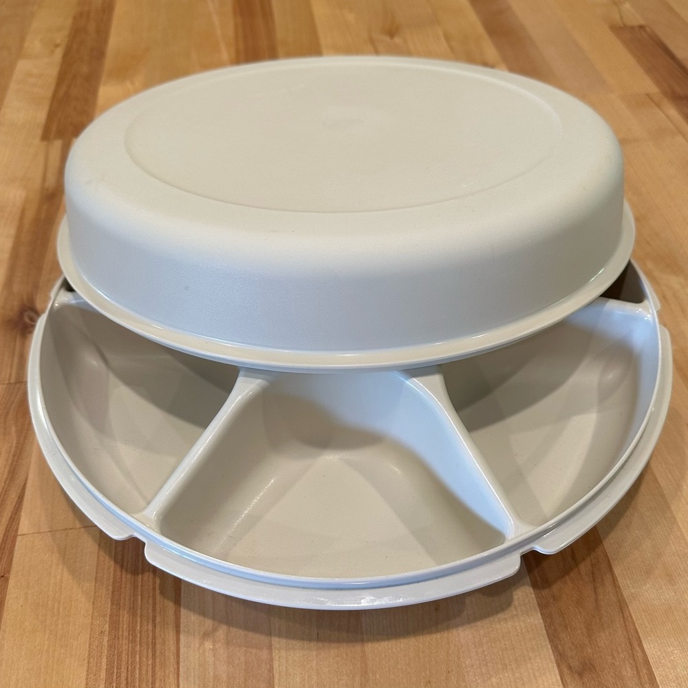 TUPPERWARE VEGGIE DIVIDER BOWL VINTAGE
